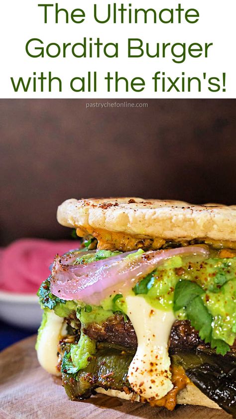 Guacamole Burger Recipe, Mexican Burger Recipes, Mexican Cheeseburger, Queso Burger Recipe, Aligot Potatoes, Corn Burger, Burger Sliders Recipes, Pork Patties, Taco Board