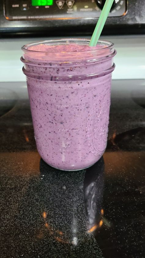 Need a high protein breakfast to get through your morning? This Blueberry Protein Shake is sweet, filling, and easy to make! Blueberry Shake Recipe, Blueberry Protein Shake, Blueberry Shake, Protein Blueberry, Shake Recipes Healthy, Vanilla Almond Milk, High Protein Breakfast, Protein Breakfast, Vanilla Protein Powder