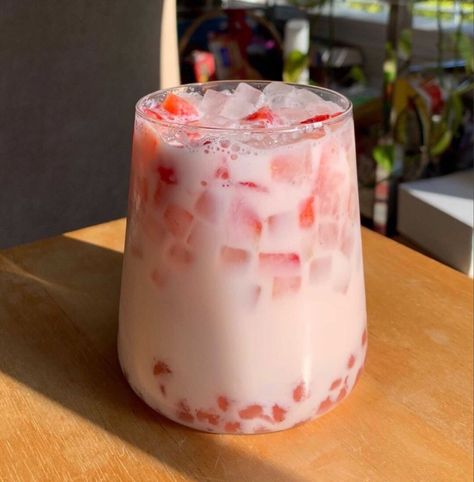 Strawberry Boba, Boba Tea Recipe, Japanese Food Illustration, Bubble Tea Boba, Strawberry Drinks, Boba Drink, Healthy Food Motivation, Pretty Drinks, Boba Tea