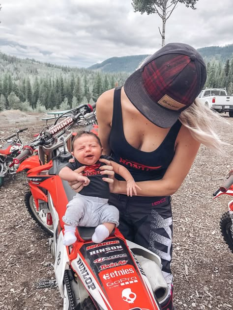 Motocross Family, Country Baby Pictures, Country Babies, Motocross Baby, Motocross Mom, Country Couple Pictures, Cute Country Couples, Moto Mom