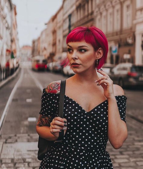 Corte Bob, Black Polka Dot Dress, Fantasy Hair, Alternative Hair, Short Hair Color, Haircut And Color, Dee Dee, Holy Grail, Cool Hair Color