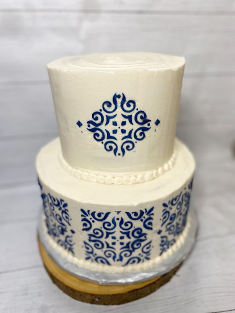 Talavera Cake Ideas, Talavera Cake, Talavera Wedding, Charro Theme, Mexican Party Favors, Mexican Cake, Talavera Design, Stencil Cake, Moroccan Theme