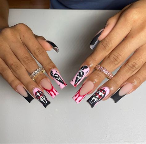 Ghost Face Nails Acrylic Pink, Scream Nails Pink And Black, Pink Black And White Halloween Nails, Hello Kitty Scream Nails, Halloween Nails With Pink, Ghostface Nail Designs, No You Hang Up Scream Nails, Ghostface Nails Pink, Barbie Halloween Nails