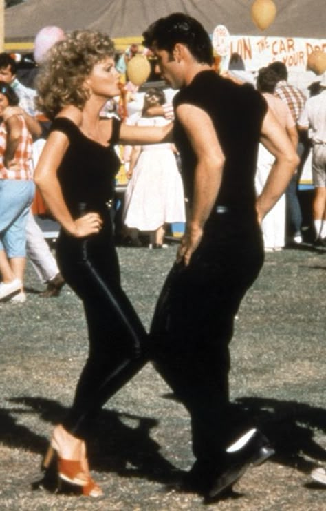 These are easily the worst movie couples of all time Grease Halloween Costumes, Celebrity Couple Costumes, Olivia Newton John Grease, Sandy And Danny, Look Disco, Grease Costumes, Grease Movie, Dane Dehaan, Jessica Day