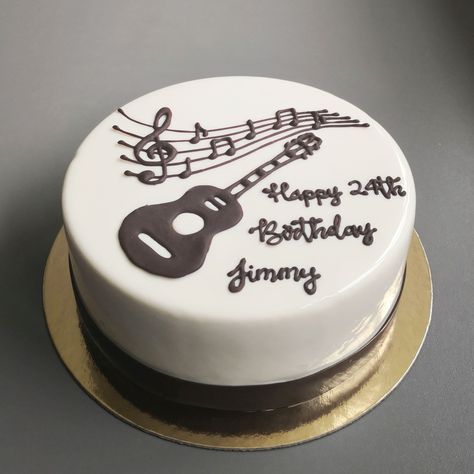 Cake With Guitar Design, Guitar Inspired Cake, Guitar Design Cake, Music Cake Design, Music Cakes Birthday, Guitar Cake Ideas Birthday, Guitar Cake Design, Birthday Cake Guitar, Guitar Theme Cake