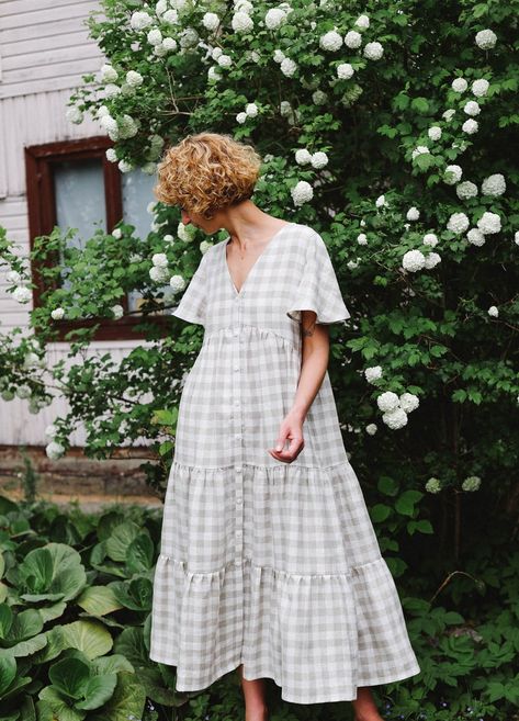 Get a gorgeous California modern farmhouse look with a tiered Maxi linen check dress handmade by OFFON Clothing. California Modern Farmhouse, Linen Apron Dress, Boho Fits, California Modern, Gingham Linen, Tier Dress, Hello Lovely, Flowing Dresses, Dress Handmade