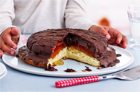 Giant jaffa cake recipe Giant Jaffa Cake, Jaffa Cake Recipe, Jaffa Cakes, Chandelier Cake, Jaffa Cake, Tesco Real Food, Bread And Butter Pudding, Parmesan Sauce, Garlic Parmesan