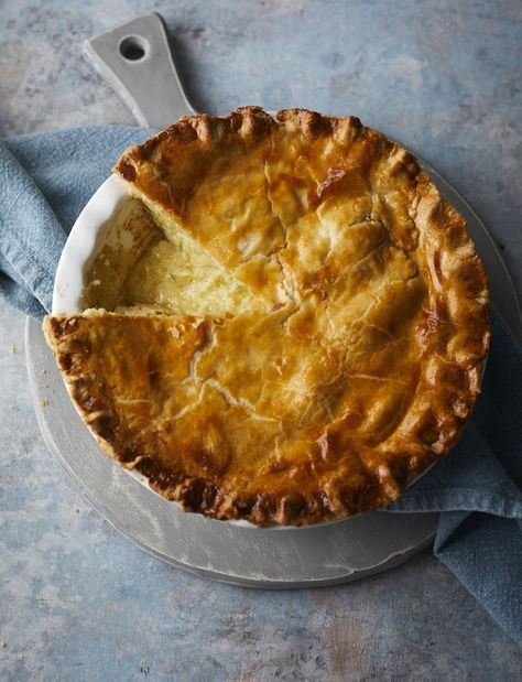 The secret to a good cheese and onion pie is simplicity. No herbs, no potatoes... just cheese and onion Lancashire Cheese And Onion Pie, Cheese And Onion Pie Recipe, Lancashire Recipes, Onion Pie Recipe, Freezing Cheese, Cheese And Potato Pie, Cheese And Onion Pasty, Love Cake Recipe, Cheese And Onion Pie