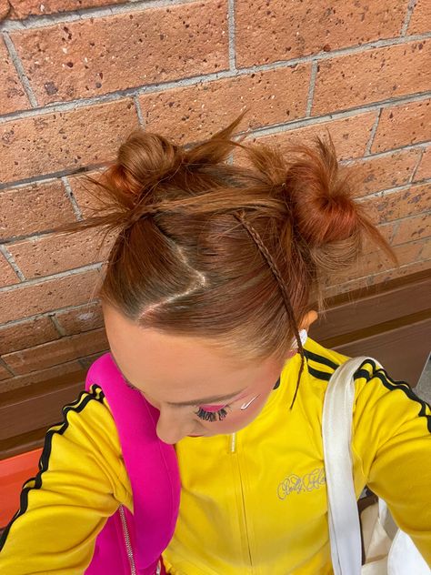 Zigzag part, spikey bun, 2000s hair, y2k hair, creative hair styles Y2k Hairstyles For Short Hair, Creative Hair Styles, Spikey Bun, Zigzag Part, Early 2000s Hairstyles, Space Buns Hair, Hair Y2k, Spikey Hair, 2000s Hair