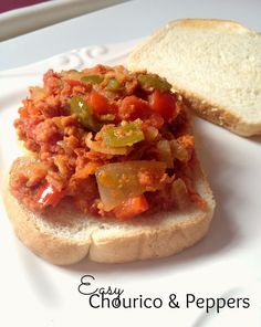 Pretty Little Fofinha: Easy Chourico and Peppers Recipe Chorizo Recipes, Green Peppers, English Food, Peppers Recipes, Portuguese Recipes, Crock Pot Cooking, Sausage Recipes, Chopped Onions, Perfect Food