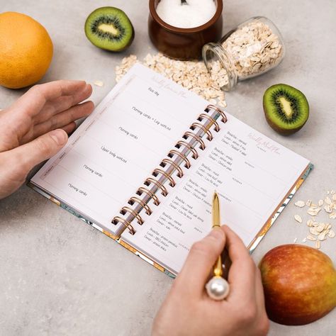 Track your nutrition, fitness, and overall well-being easily, wherever you are, with PLANBERRY Pocket Food Journal. Pocket Food, Homemade Planner, Nutrition Planner, Weekly Planner Notebook, Progress Tracker, Diy Planner Notebook, Small Planner, Daily Nutrition, Summer Smoothies