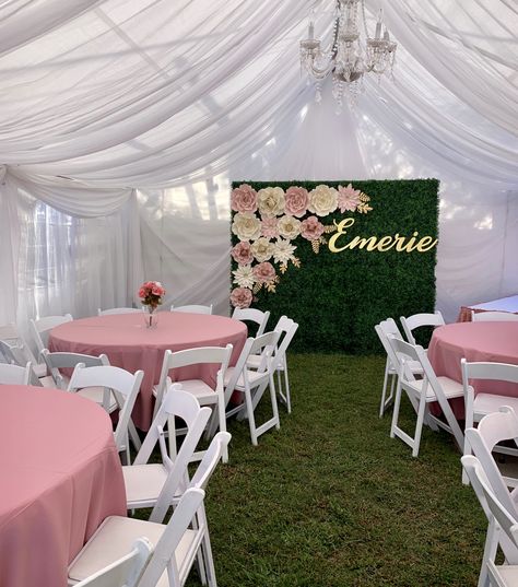 Outside Tent Birthday Party Ideas, Draping Party Decor, Outdoor Party Tent Ideas, Quince Backyard Party, Tent Decorations Graduation Party, Upscale Backyard Party, Backyard Party Backdrop, Small Backyard Quinceanera Ideas, 50s Garden Party