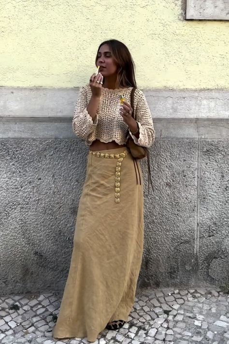 Winter Mediterranean Outfits, Boho City Outfits, City Boho Outfits, Boho Modern Style Outfit, Neutral Boho Outfit Ideas, Boho Modern Style, Mediterranean Winter Fashion, Scottsdale Arizona Outfits Night, Boho Hipster Outfits