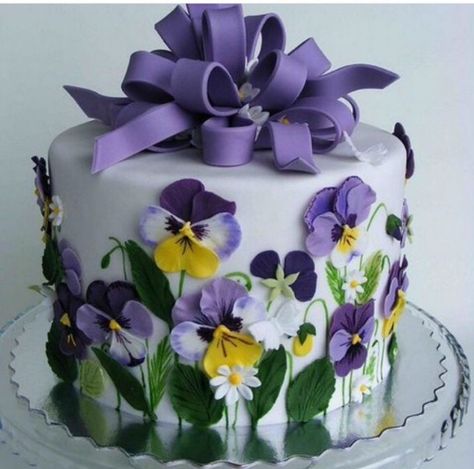 Purple Flower Cake, Crayon Cake, Dumbo Cake, Best Cake Ideas, Sewing Machine Cake, Haunted House Cake, Bumble Bee Cake, Mint Chocolate Cheesecake, Kids Birthday Cakes