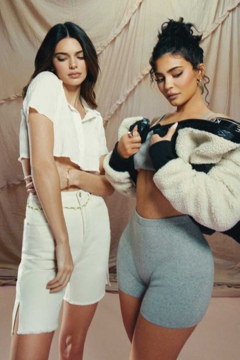 Kylie Jenner Sister, Model Diaries, Kylie Jenner Daily, Kylie Collection, The Center Of The Universe, Center Of The Universe, Estilo Kardashian, Kylie Jenner Photos, Trajes Kylie Jenner