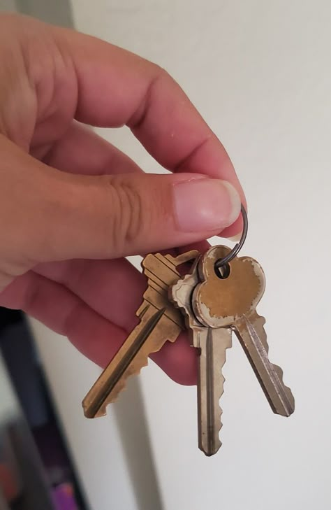 #keys Key To Home Aesthetic, House Keys Aesthetic In Hand, Getting The Keys To Your First Home, House Keys In Hand, Keys To House, House Keys Aesthetic, New House Keys, Keys Aesthetic, Bison Board