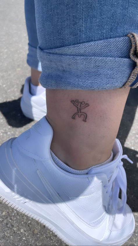 Minimalist Puerto Rico Tattoo, Carribean Tattoo For Women, Puerto Rican Taino Tattoos For Women, Small Coqui Tattoo, Coqui Tattoo Puerto Rico, Puerto Rico Tattoo Ideas For Women, Mexican Inspired Tattoos For Women, Small Mexican Tattoo For Women, Puerto Rican Tattoos For Women