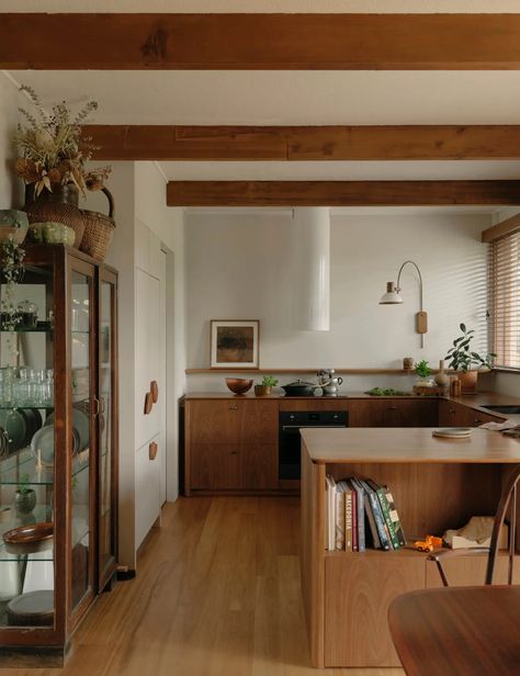 This Carefully Restored 'Bush Modernist' Home Is A ’70s Dream 1970s Home, Mid Century Kitchen, The Suburbs, January 19, The Design Files, Küchen Design, North East, House Inspo, Room Table