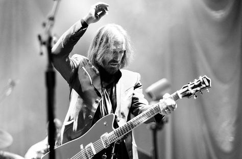 Tom Petty Rushed to Hospital After Being Found Unconscious in Cardiac Arrest | Billboard Troy Van Leeuwen, Midge Ure, Lemmy Motorhead, Mike Campbell, Travelling Wilburys, Lemmy Kilmister, Queens Of The Stone Age, Chris Young, Tom Petty