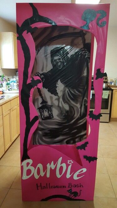 Barbie Box Halloween, Barbie Halloween Birthday Party, Barbie Halloween Trunk Or Treat, Barbie Scream House, Halloween Barbie Decorations, Spooky Barbie Party, Barbie Halloween Party Ideas, Barbie Haunted House, Barbie Party Diy Decorations