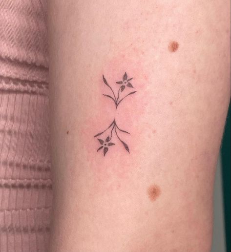 Mugunghwa Tattoo, Polish Tattoo Ideas, Small Knee Tattoo, Helix Tattoo, Tiny Flower Tattoo, Jasmine Tattoo, Polish Tattoos, Earthy Tattoos, Funky Tattoos