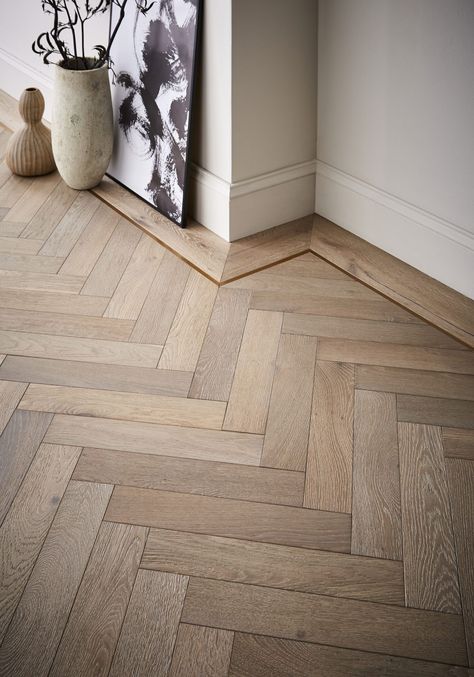 Scandinavian Flooring, Scandinavian Look, Wood Floor Design, Herringbone Wood Floor, Herringbone Wood, Flooring Inspiration, Herringbone Floor, Living Room Scandinavian, Scandinavian Kitchen