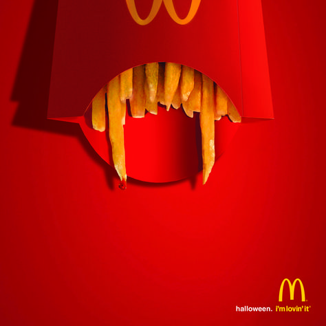 McDonald's: Fang Fries - Print (image) - Creativity Online Mcdonalds Poster, Mcdonalds Ads, Halloween Ads, Mcdonalds Halloween, Desain Merek, Mcdonalds Gift Card, Clever Advertising, 광고 디자인, Creative Advertising Design