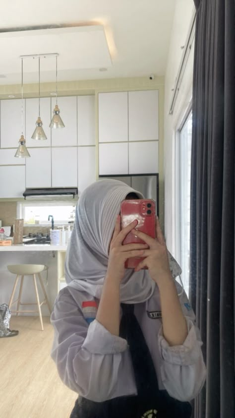 Rich Girl Vibes, Couple Ava, Mini Vlog, Model Poses Photography, Ootd Hijab, Model Poses, Aesthetic Girl, Photography Poses, Mirror Selfie