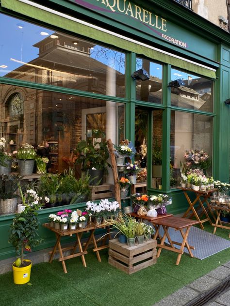 Flower Shop Aesthetic Exterior, Flower Shop Store Fronts, Flower Shop Interiors, Flower Shop Decor, Flower Shop Design, Beach Stores, Florist Shop, Coffee Shop Design, Simple Aesthetic