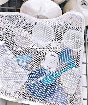 Use a mesh laundry bag to hold small items in your dishwasher. | 51 Insanely Easy Ways To Transform Your Everyday Things Ideas Hogar, Mesh Laundry Bags, New Uses, Real Simple, Cleaning Ideas, Clever Ideas, Back To Nature, Dishwasher Racks, Diy Cleaning Products