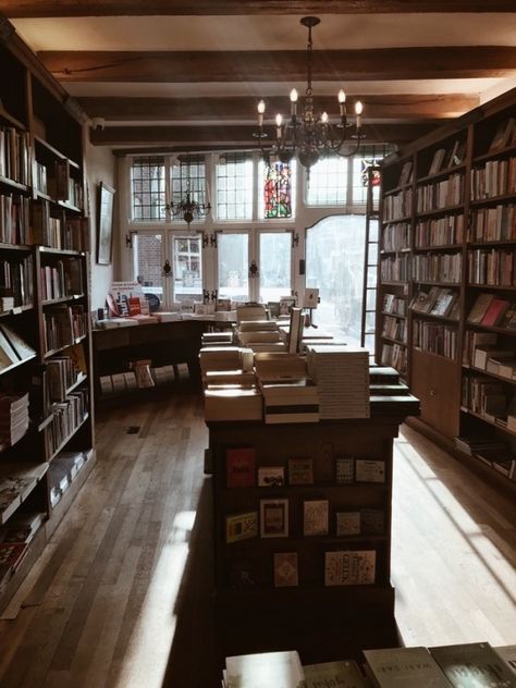 Owning A Cafe Aesthetic, Bookstore Aesthetic Exterior, Vintage Bookstore, Quaint Bookstores, Old Bookstore, Charming Bookstore, Old Bookstore Aesthetic, Bookstore Owner Aesthetic, Bookshop Aesthetic