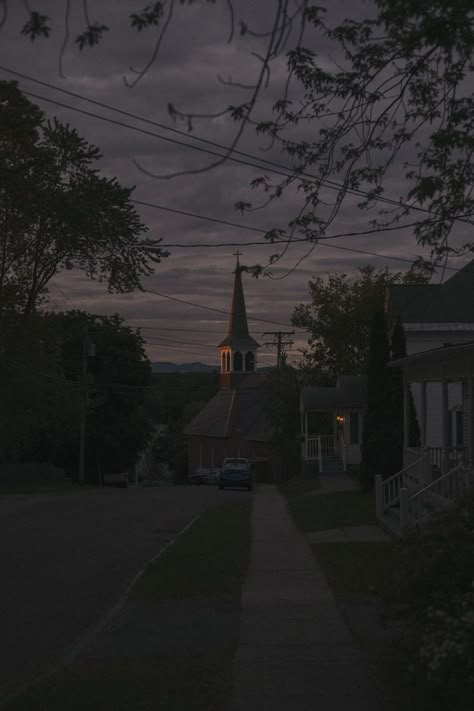 Midwestern Gothic, Small Town Aesthetic, Town Aesthetic, Midwest Emo, Aesthetic Places, American Gothic, Liminal Space, Southern Gothic, Liminal Spaces