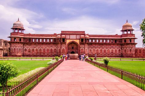 Monuments In India, Monuments Of India, City Palace Jaipur, Photography Of Nature, Temple India, India Tourism, Business Ppt, Agra Fort, Temple Photography