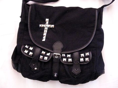 Studded Black Bag Bag With Patches, Dye Clothes, Studs Diy, Make A Bag, Studded Backpack, Digital Wardrobe, Goth Accessories, Diy Backpack, Studded Bag