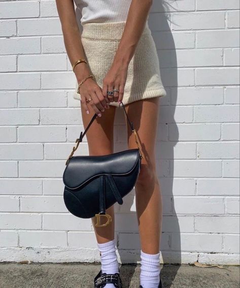 Dior Saddle Bag Outfit, Black Saddle Bag, Fashion Blogger Instagram, Christian Dior Bag, Dior Saddle, Trendy Shoulder Bag, Luxury Purses, Leather Satchel Bag, Fancy Bags