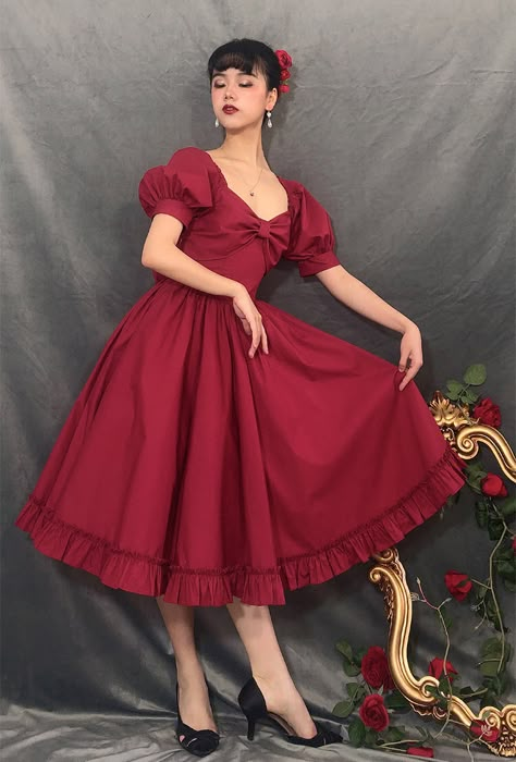 Classical Poses Reference, Model In Dress Poses, Dress Modeling Poses, Woman In Dress Reference, Flowing Dress Drawing Reference, Dress For Short Hair, Woman Pose Reference Photography, Reference Poses Women, Model Reference Pose