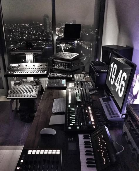 Producer Room Aesthetic, Music Production Aesthetic, Music Production Studio, Home Recording Studio Setup, Recording Studio Setup, Home Studio Ideas, Funky House, Home Music Rooms, Music Studios