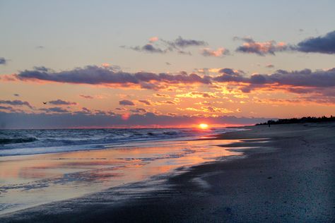 Sky Scapes, Ocean Waves Painting, Sunset On The Beach, Seascape Photography, Beautiful Skies, Long Sundress, Landscape Sunset, Cottage Charm, Sunset Sea