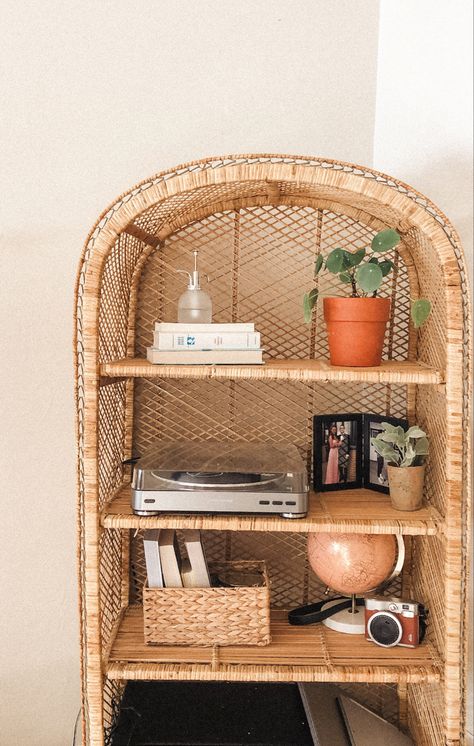 Boho Shelf Ideas, Cane Shelf Styling, Small Wicker Shelf, White Wicker Shelf, Arched Wicker Shelf, Arch Shelf Decor, Rattan Shelf Decor, Rattan Shelf Styling, Wicker Shelf Styling