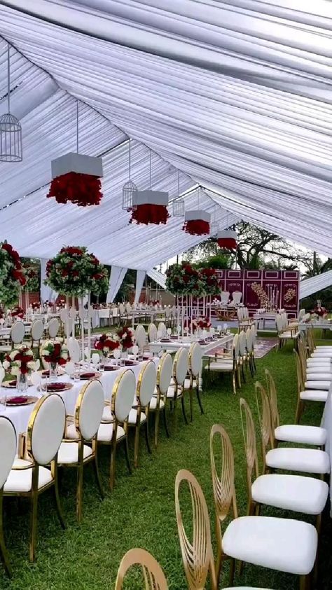 Elegant Outdoor Wedding Reception, Outdoor Wedding Reception Decor, Mother Of The Bride Hairstyle, Meeting Catering, Outdoor Wedding Reception Ideas, Outdoor Reception Decorations, Reception Decoration Ideas, Wedding Reception Outdoor, Outdoor Wedding Reception Decorations