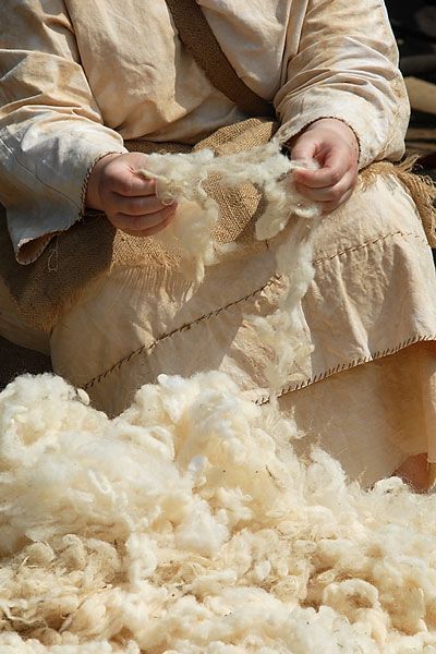 Recycle Design, Spinning Wool, Natural Textiles, Fibres Textiles, When It Rains, Business Icons Design, Fabric Book, Stock Photography Free, Sheep Wool