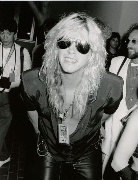 ɪᴛ'ꜱ ꜱᴏ ᴇᴀꜱʏ - Guns N' Roses Imagines and Preferences - Duff McKagan Appreciation - Page 2 - Wattpad Velvet Revolver, 80s Men, Duff Mckagan, Axl Rose, Corte De Cabelo Masculino, Welcome To The Jungle, Mötley Crüe, The Duff, Pretty Men