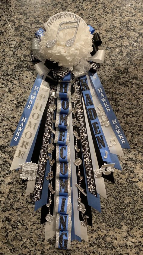 Senior Homecoming Mums 2023, Homecoming Garters For Guys Senior, Hoco Garder Ideas, Freshmen Homecoming Mums, Themed Homecoming Mums, Homecoming Mums Dance Team, Mum And Garter Ideas, Cross Country Mums Homecoming, Medium Mums Homecoming