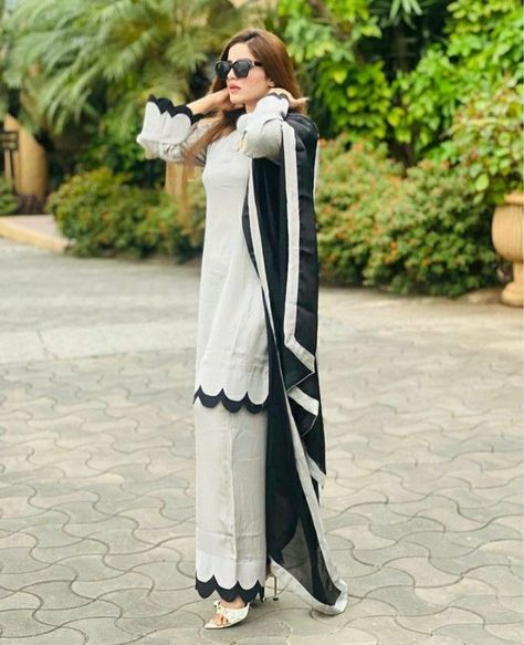 Simple Dresses Indian, Pakistani Suit Pattern, Suits For Women Pakistani, Suit Designs Pakistani Style, Dresses For Eid, Designer Suits For Women, Simple Dress Casual, Womens Trendy Dresses, Stylish Short Dresses