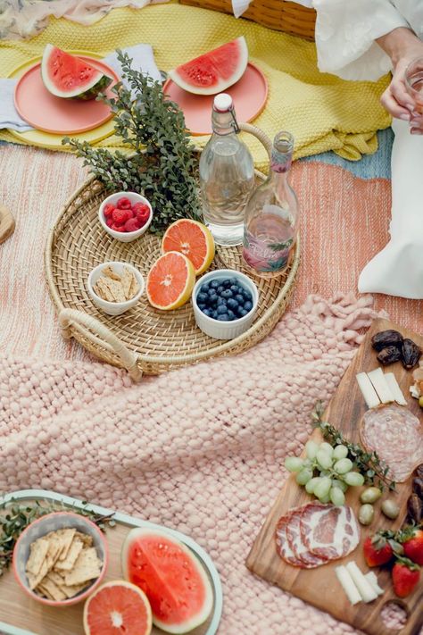 How to Host The Perfect Picnic Party  #picnic #parisianpicnic #summertime #summer #inspiration #entertaining #laurenschwaiger #westelm #springtime #darling Parisian Picnic, Picnic Plates, Colorful Bowls, Pattern Bowl, Perfect Picnic, Picnic Set, Backyard Barbecue, Leftovers Recipes, Picnic Party