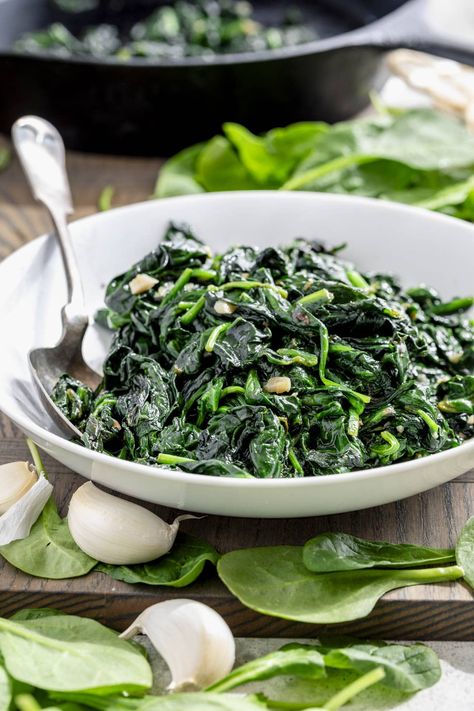 Learn how to cook spinach in only 10 minutes! This easy sautéed spinach side dish recipe is seasoned simply with olive oil and garlic. Spinach Side Dish, Spanakopita Recipe, Greek Grilled Chicken, Raw Spinach, Sauteed Kale, Grilled Chicken Thighs, Sauteed Spinach, Frozen Spinach, Spinach Recipes