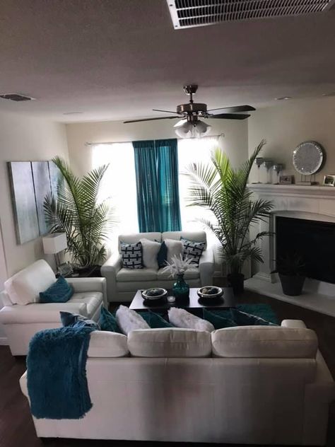 Turquoise And Silver Living Room, Teal Glam Living Room, Living Room Corner Ideas Between Couches, Teal And Gold Living Room, Teal Living Room Ideas, Earthy Living Room Ideas, Teal Living Room Decor, Turquoise Living Room Decor, Silver Living Room