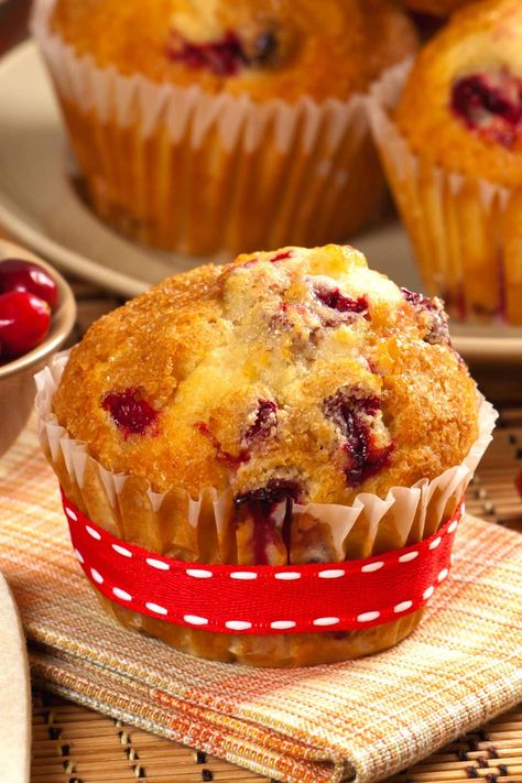 Strawberry Chocolate Chip Muffins, Raspberry And White Chocolate Muffins, Keto Cranberry, Galletas Keto, White Chocolate Muffins, Blender Muffins, Raspberry Muffins, Cranberry Muffins, Healthy Strawberry