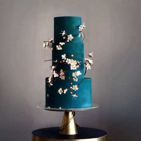 Jewel Tone Wedding Cake, Jewel Tone Wedding Cakes, Easy Birthday Cake Ideas, Easy Birthday Cake, Teal Wedding Cake, Teal Blue Weddings, Wedding Cake White, Hand Painted Wedding Cake, Best Wedding Cakes