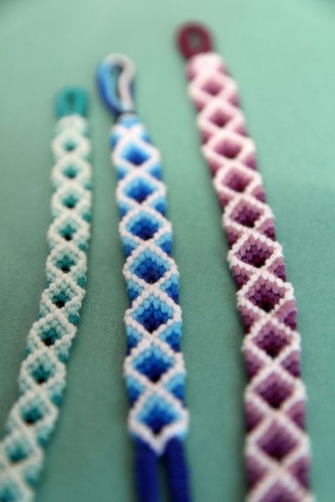 Friendship Bracelet Patterns - 10 Ideas Beginners To Advanced Macrame Friendship Bracelets Pattern, Diamond Pattern Friendship Bracelet, Free Bracelet Patterns, String Friendship Bracelets Patterns, Embroidery String Bracelet Patterns, Friendship Bracelet Ends, Advanced Friendship Bracelet Patterns, 8 String Bracelet Patterns, Easy Thread Bracelets